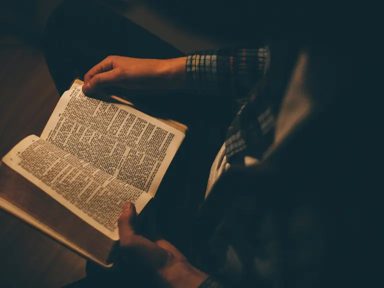 Como um Católico Deve Ler a Bíblia